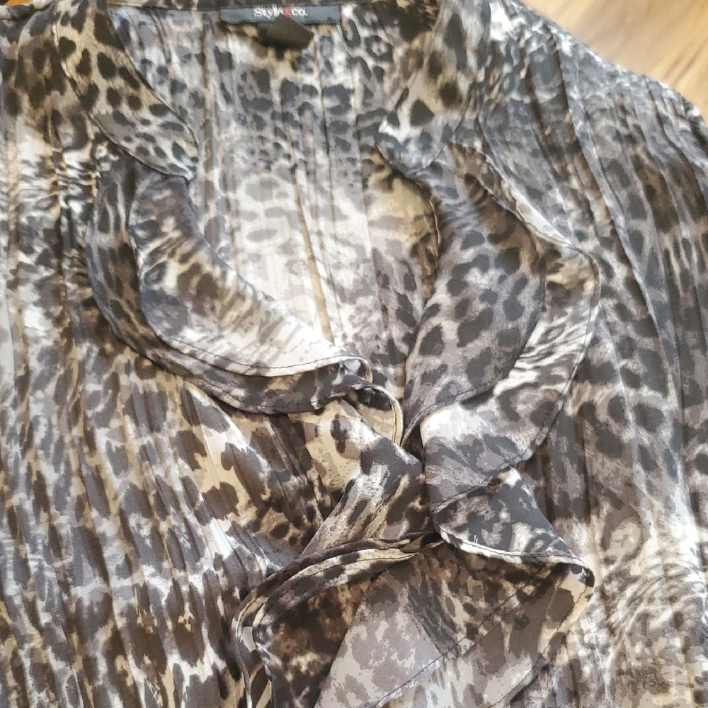 Vtg. Style &Co. Animal Print Ruffle neck Blouse Whimsygoth Sz 16- Black and Gray - Picture 8 of 10